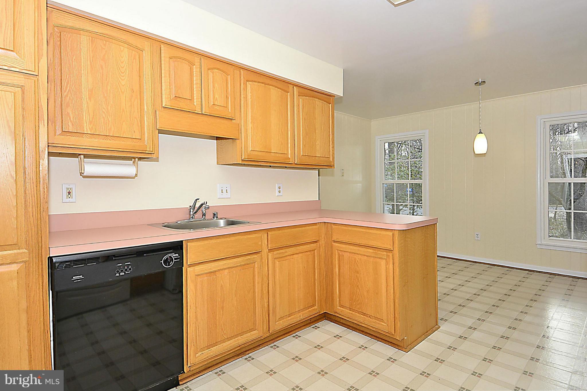 1405 Earnshaw Court Reston, VA 20190 - Photo 8 of 30 Kitchen