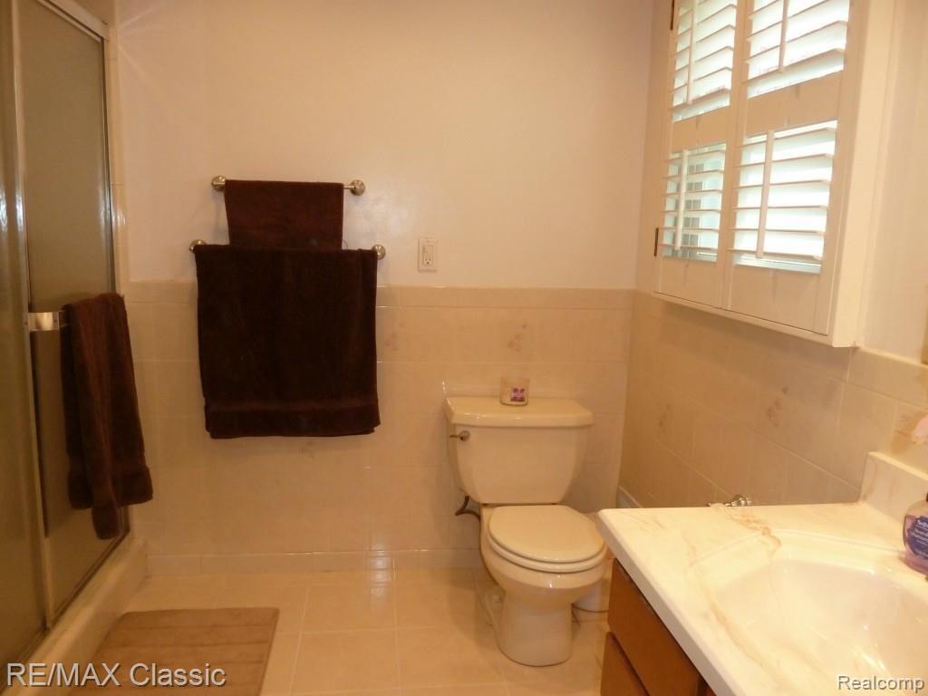 35928 Johnstown Road Farmington, MI 48335 - Photo 25 of 45 Johnstown-Mstr Bath.jpg