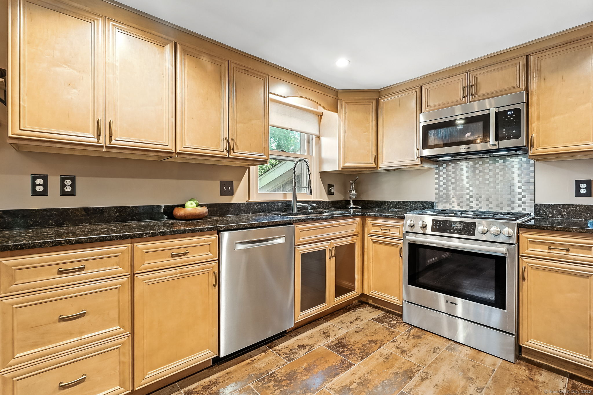 112 Nashville Road Bethel, CT 06801 - Photo 3 of 40