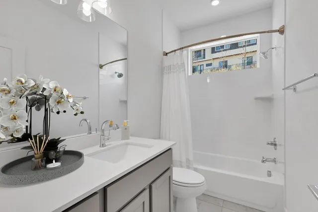 $464,500 | 2050 Lohmans Spur, Unit 603, Lakeway, TX 78734