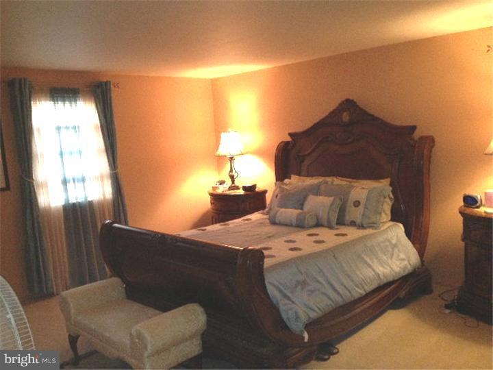 8717 Autumn Road Philadelphia, PA 19115 - Photo 15 of 25 Bedroom - Main