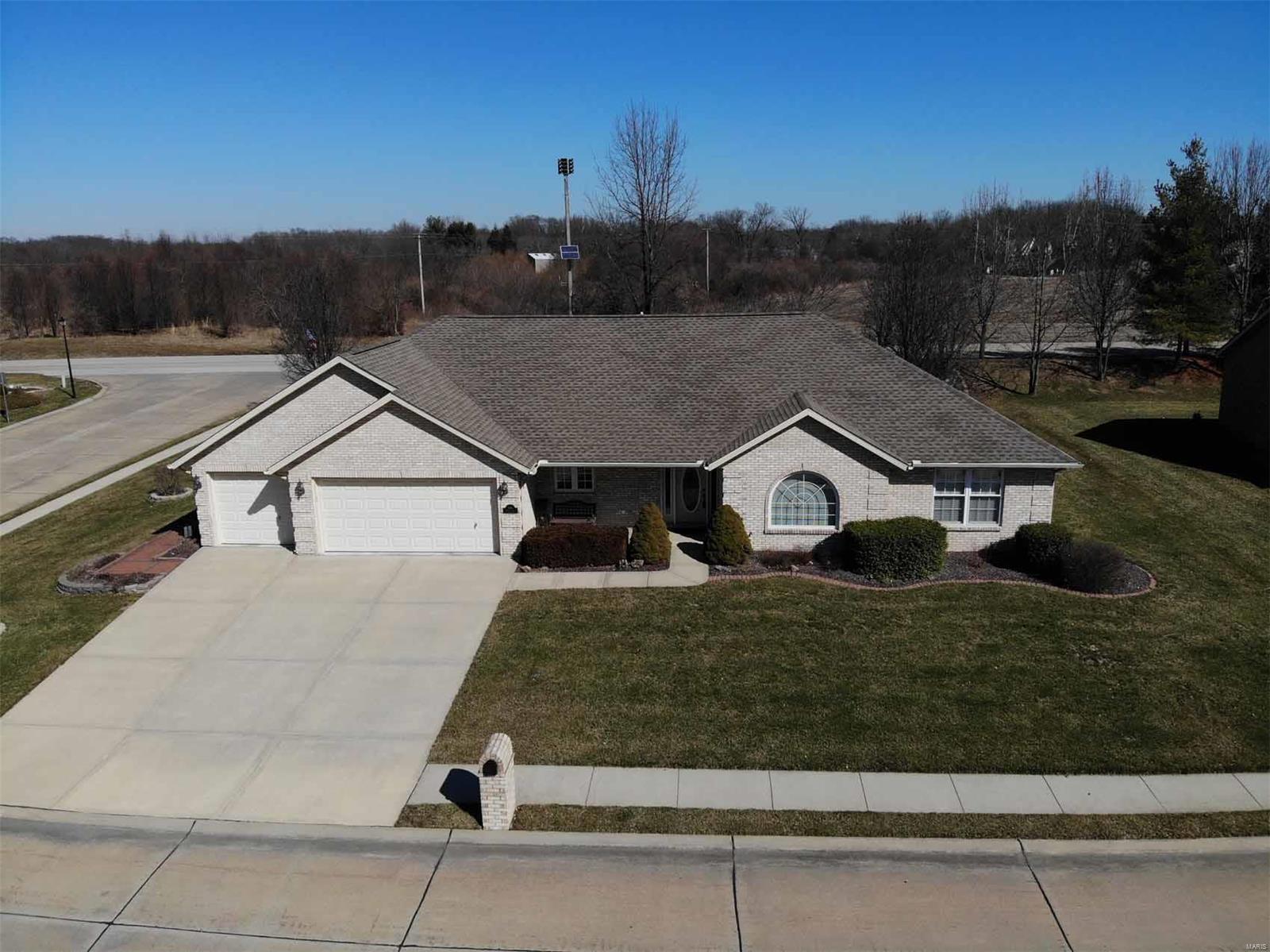 1816 Riviera Lane O'Fallon, IL 62269 - Photo 2 of 40