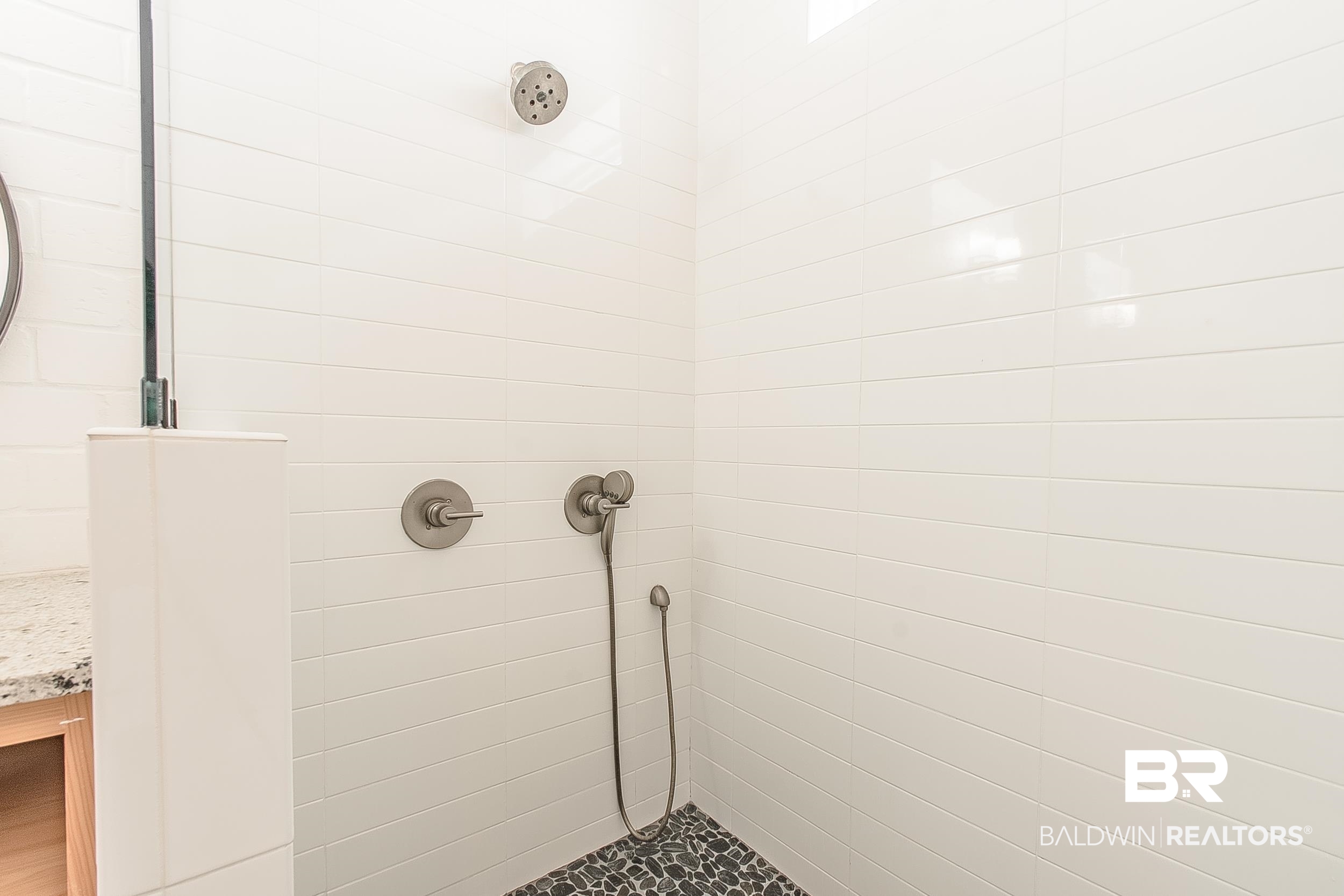 6 Minnich Court Fairhope, AL 36532 - Photo 27 of 50 Main bath shower