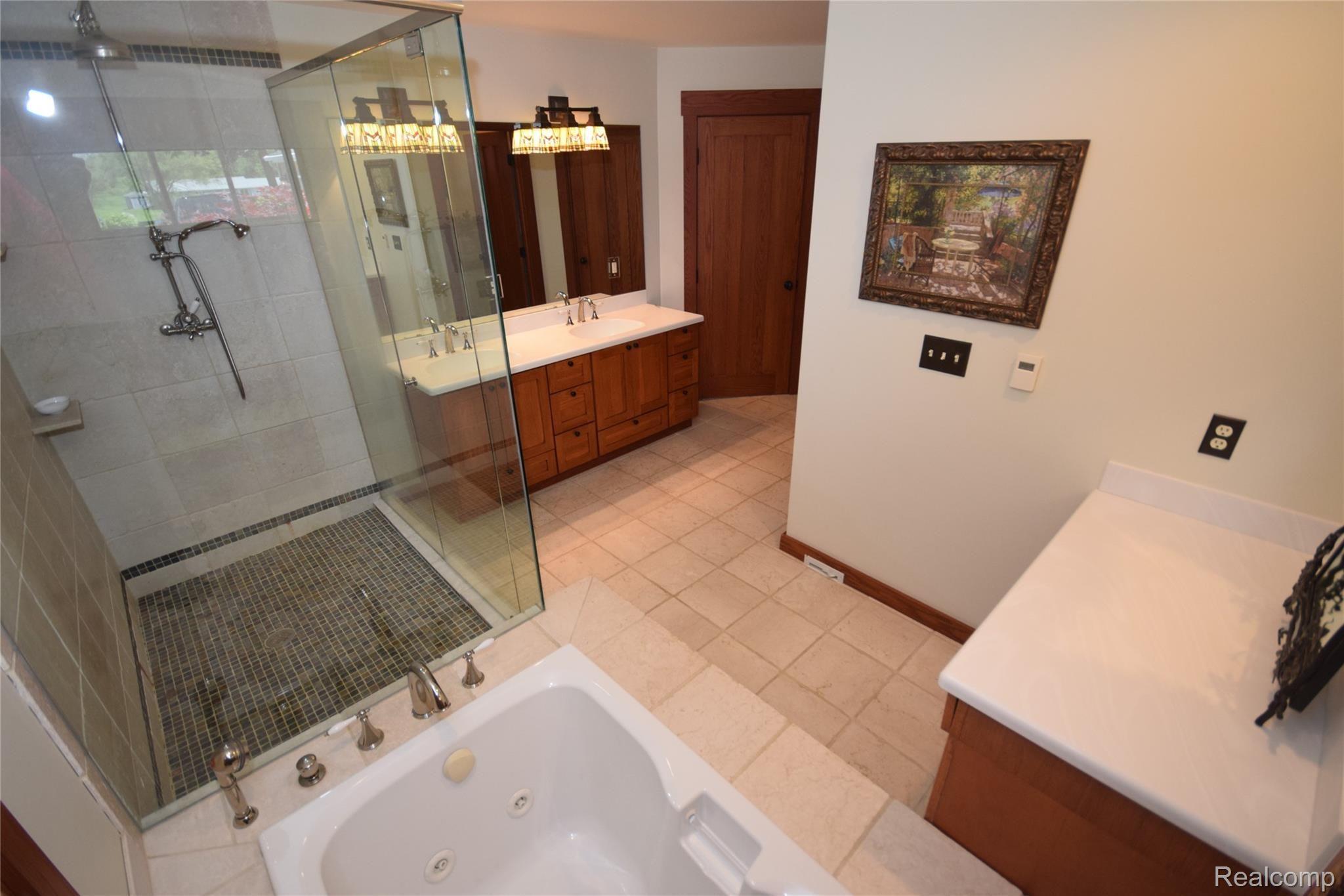 11079 Fenton Road Fenton, MI 48430 - Photo 14 of 37 DSC_0024.JPG