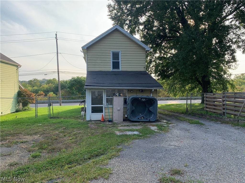 282 Broad Street Struthers, OH 44471 - Photo 3 of 10