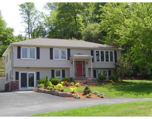 18 Fottler Road Hingham, MA 02043 - Photo 1 of 7 Gallery Image 1
