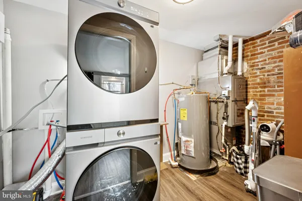 a view of utility room with washer and dryer