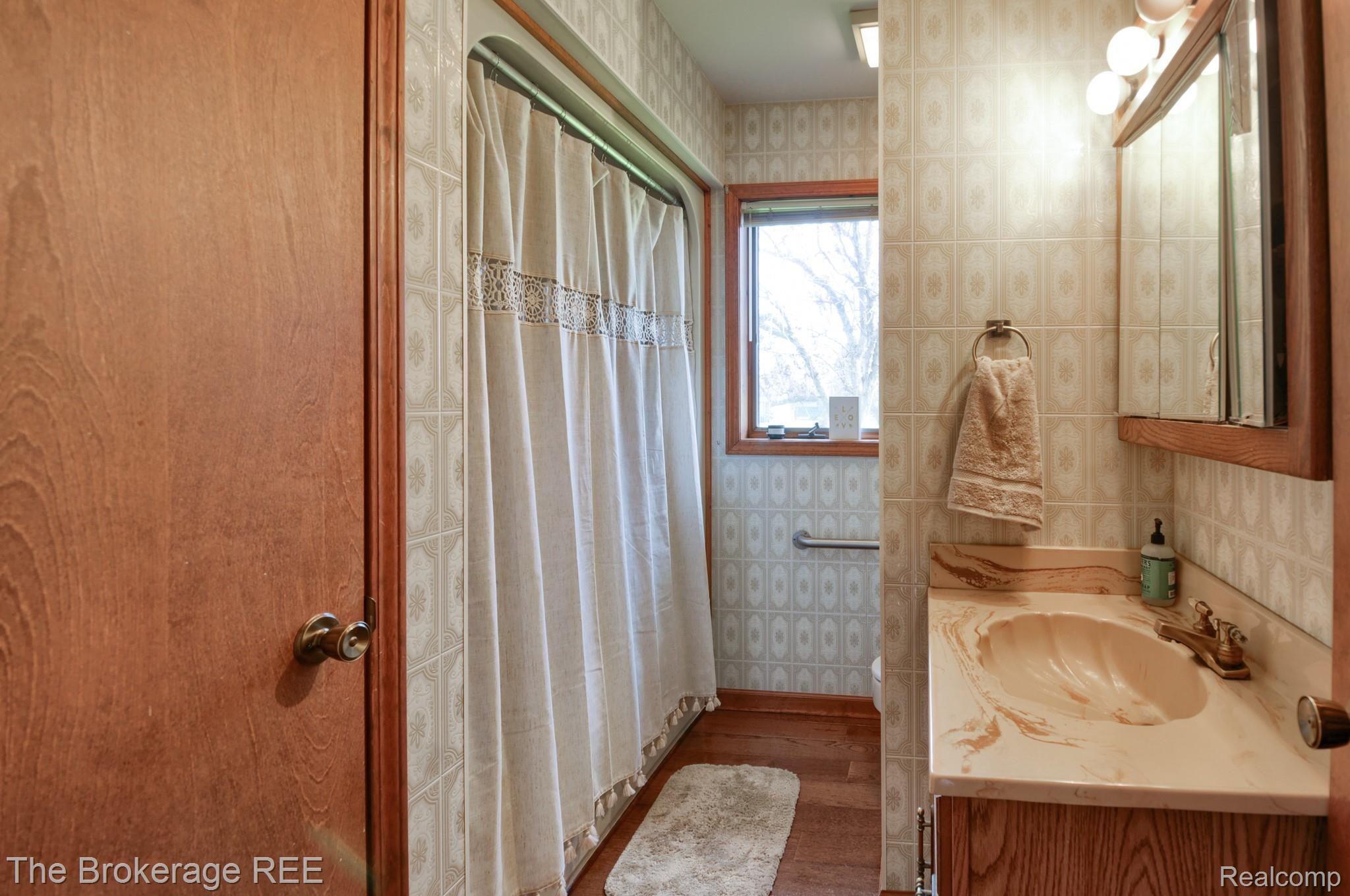 8019 Potter Road Flushing, MI 48433 - Photo 31 of 40 SD3_3412-HDR(5).jpg