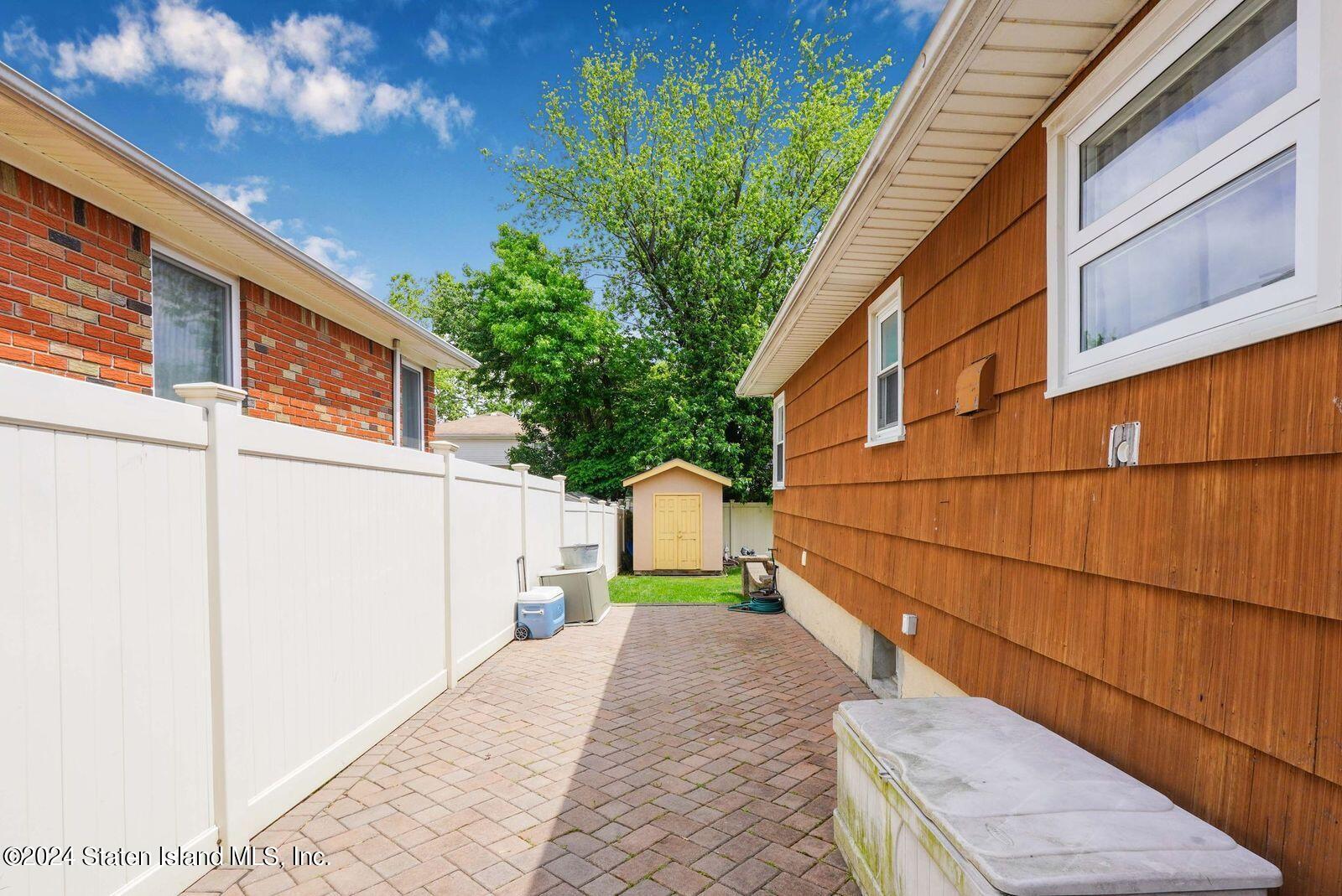 19 Peter Avenue Staten Island, NY 10306 - Photo 8 of 10 side yard