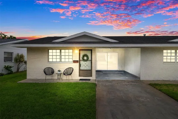 $1,350 | 5107 Park Lake Drive, Pinellas Park, FL 33782