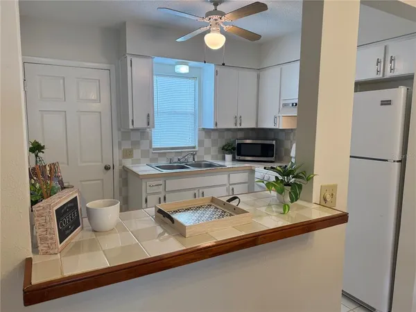 $1,350 | 5107 Park Lake Drive, Pinellas Park, FL 33782