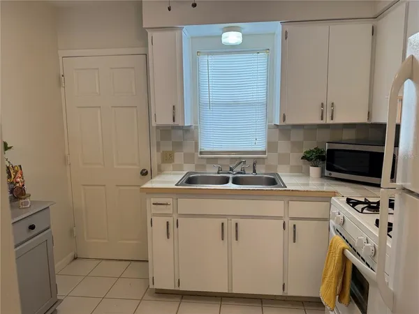 $1,350 | 5107 Park Lake Drive, Pinellas Park, FL 33782