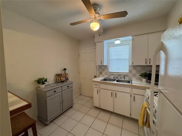 $1,350 | 5107 Park Lake Drive, Pinellas Park, FL 33782