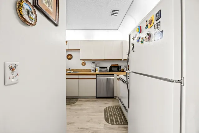 $189,000 | 1250 Southeast Parkview Place, Unit C6, Stuart, FL 34994