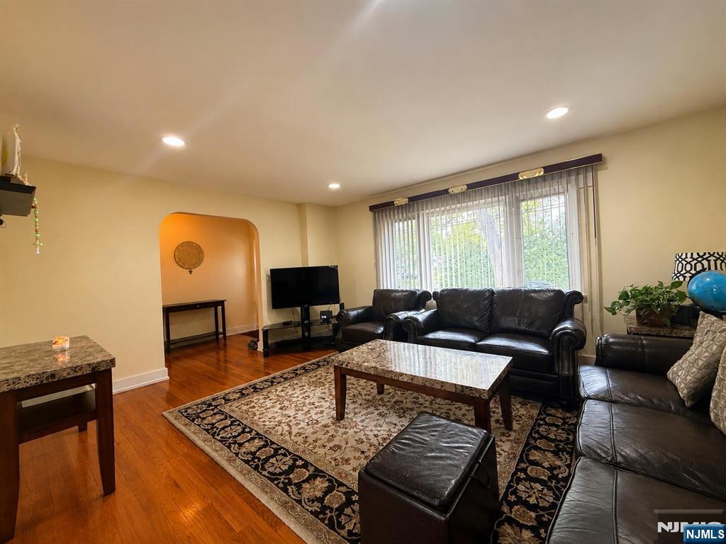 372 West Main Street Bergenfield, NJ 07621 - Photo 4 of 28