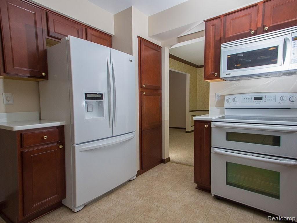 640 Rolling Green Circle North Rochester Hills, MI 48309 - Photo 9 of 26