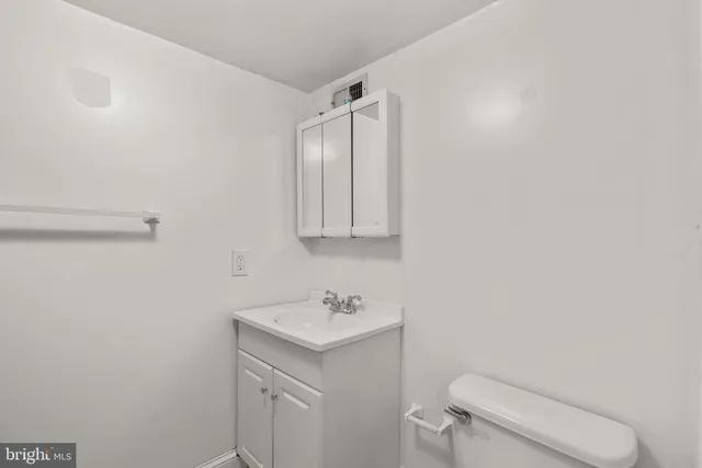 $2,500 | 1456 Battery Avenue, Baltimore, MD 21230