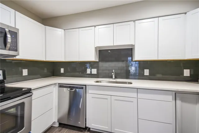 $850 | 935 La Posada Drive, Unit 142, Austin, TX 78752