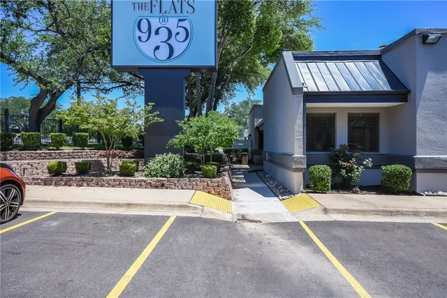 $850 | 935 La Posada Drive, Unit 142, Austin, TX 78752