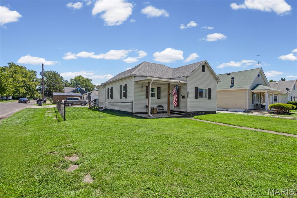 1001 South Macoupin Street Gillespie, IL 62033 - Photo 5 of 38