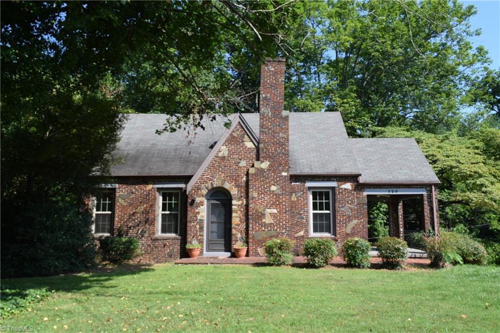 725 Country Club Road Mount Airy, NC 27030 - Photo 2 of 40 Gallery Image 2