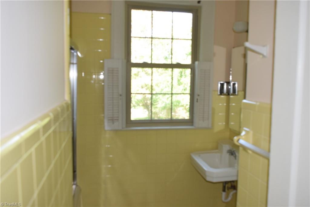 725 Country Club Road Mount Airy, NC 27030 - Photo 27 of 40 Gallery Image 27