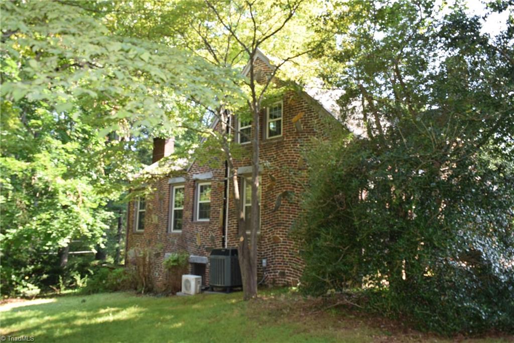 725 Country Club Road Mount Airy, NC 27030 - Photo 4 of 40 Gallery Image 4