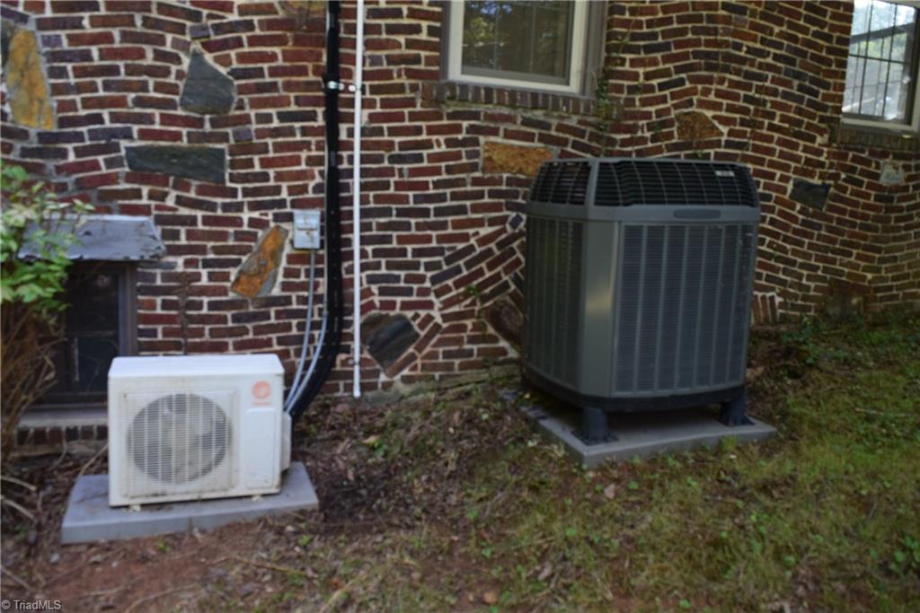 725 Country Club Road Mount Airy, NC 27030 - Photo 6 of 40 Gallery Image 6