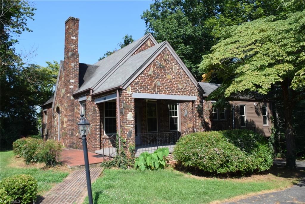 725 Country Club Road Mount Airy, NC 27030 - Photo 9 of 40 Gallery Image 9