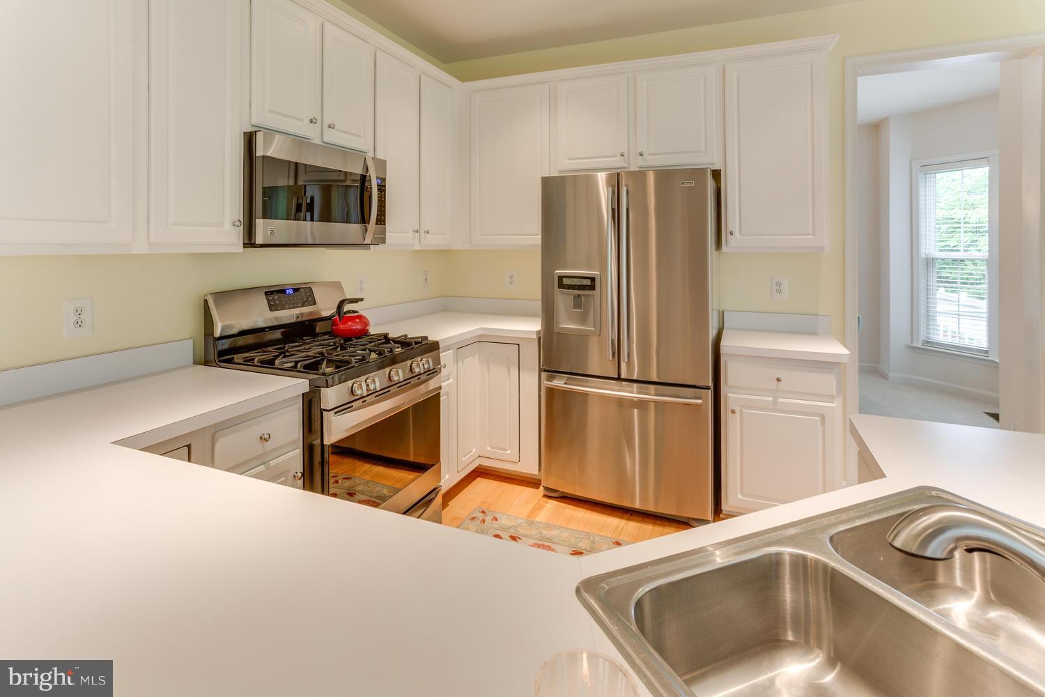 2486 Leyland Ridge Road Herndon, VA 20171 - Photo 7 of 28 Kitchen