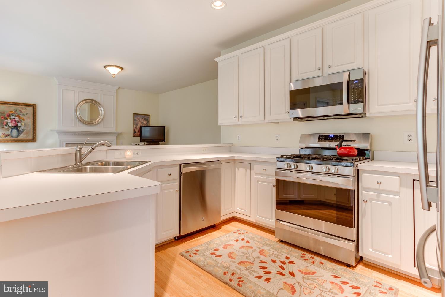 2486 Leyland Ridge Road Herndon, VA 20171 - Photo 8 of 28 Kitchen