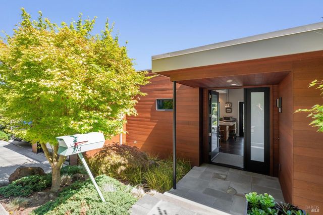 a entryway view with sitting space