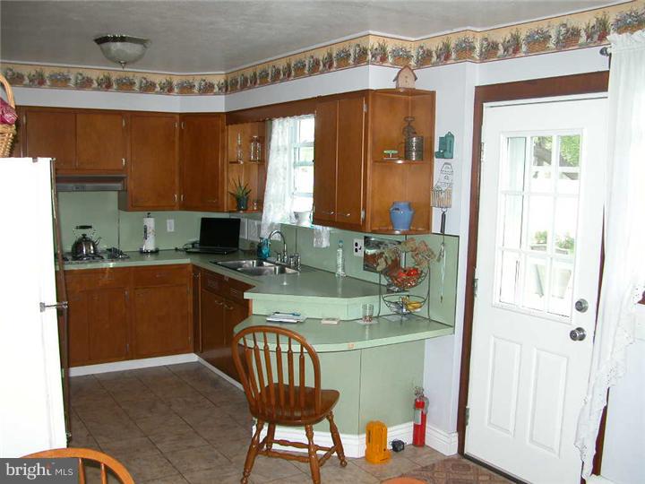 669 Forrest Avenue Rydal, PA 19046 - Photo 11 of 18 Kitchen