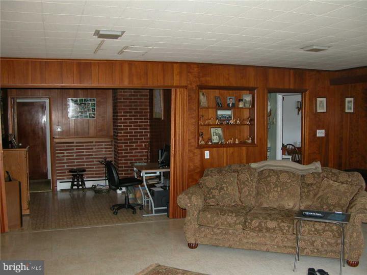 669 Forrest Avenue Rydal, PA 19046 - Photo 13 of 18 Family Room