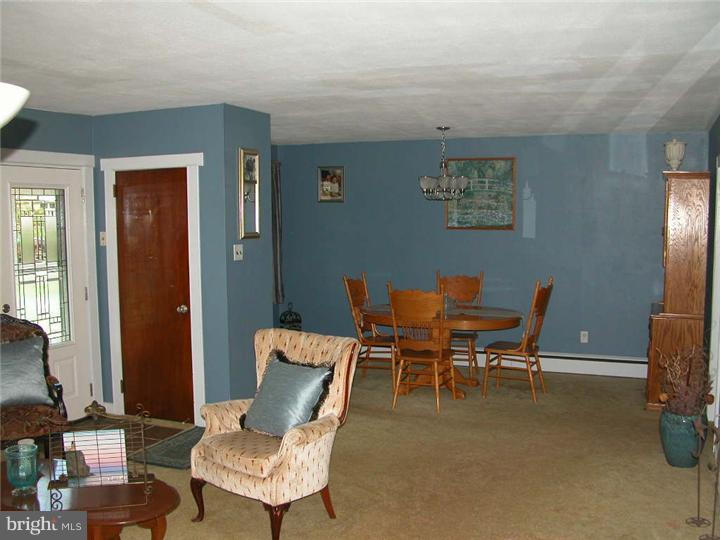 669 Forrest Avenue Rydal, PA 19046 - Photo 6 of 18 Living Room