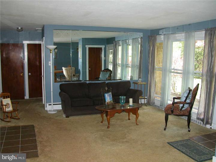 669 Forrest Avenue Rydal, PA 19046 - Photo 8 of 18 Living Room