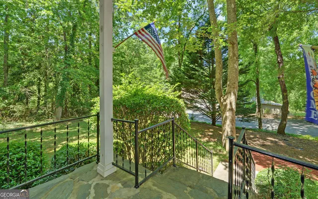 a view of a yard with plants