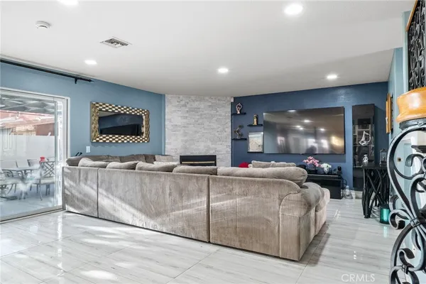 $949,999 | 947 VÃa Camino, Unit 11, Wilmington, CA 90744