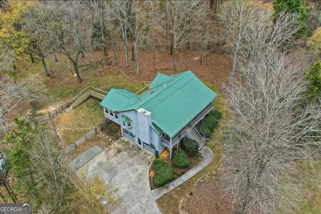 a view of an outdoor sitting area with brick wall