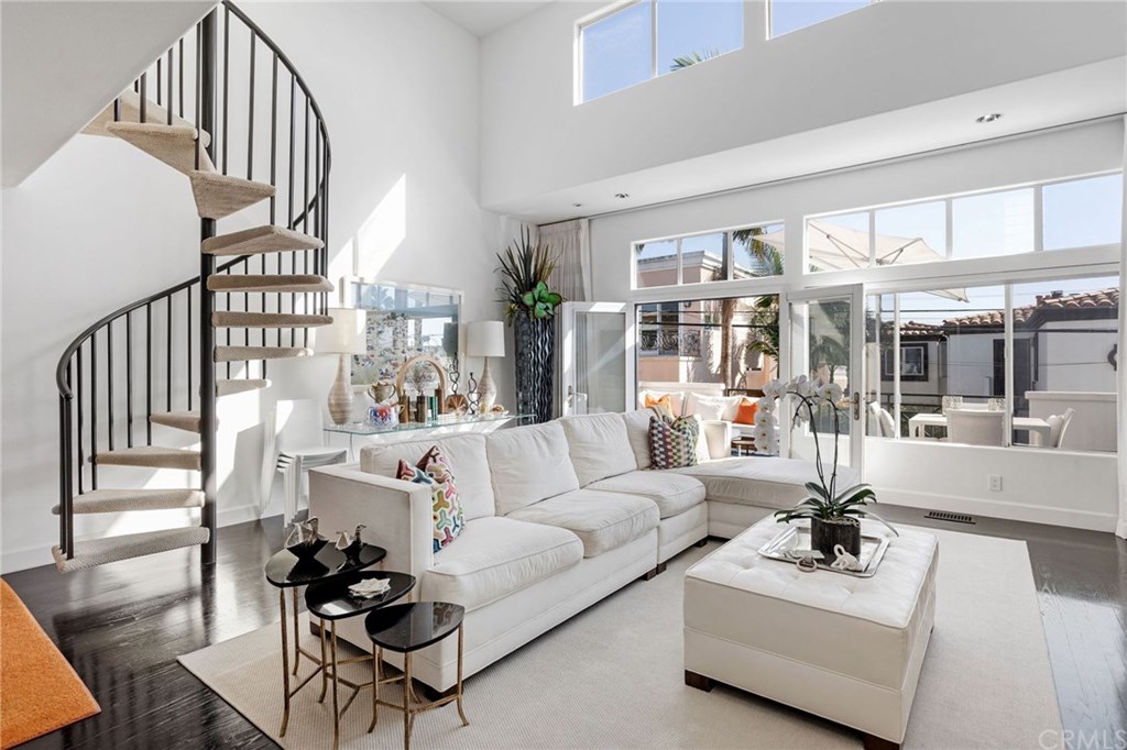 720 Manhattan Beach Boulevard Manhattan Beach, CA 90266 - Photo 2 of 37