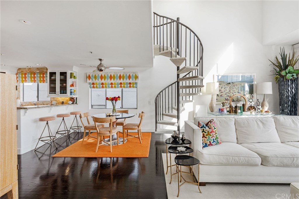 720 Manhattan Beach Boulevard Manhattan Beach, CA 90266 - Photo 3 of 37