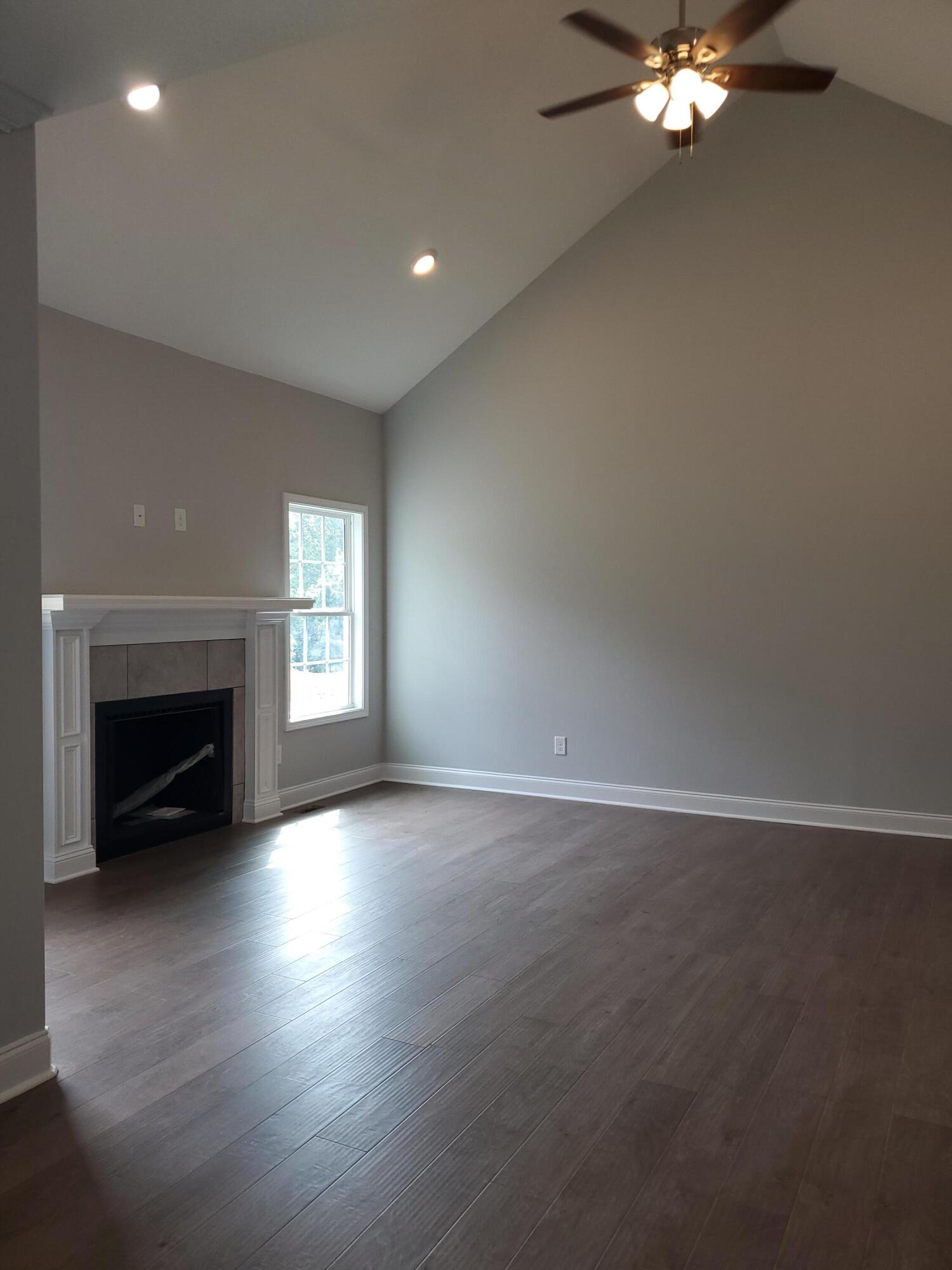 720 Pasture Ridge Road Piney Flats, TN 37686 - Photo 8 of 26 living room