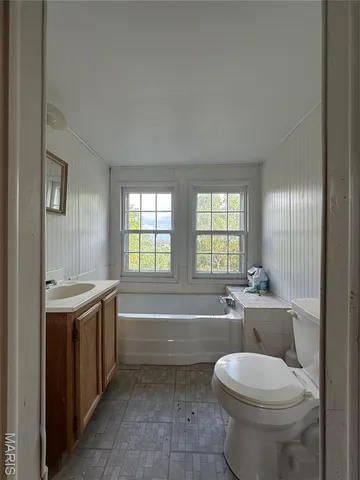 $429,000 | 18759 Maries Road 308, Belle, MO 65013