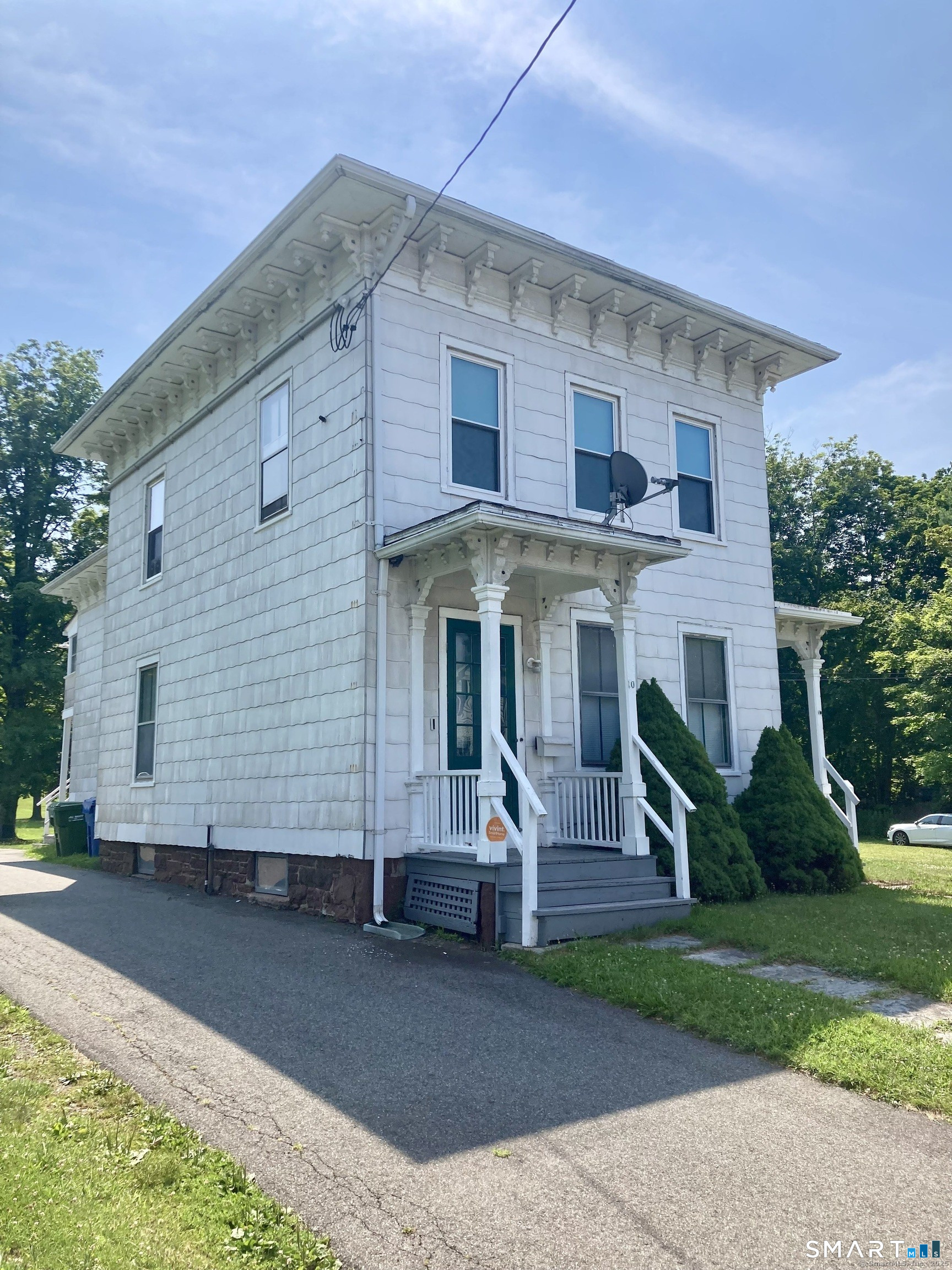 10 Wall Street Middletown, CT 06457 - Photo 2 of 10 a front view of a house with garden