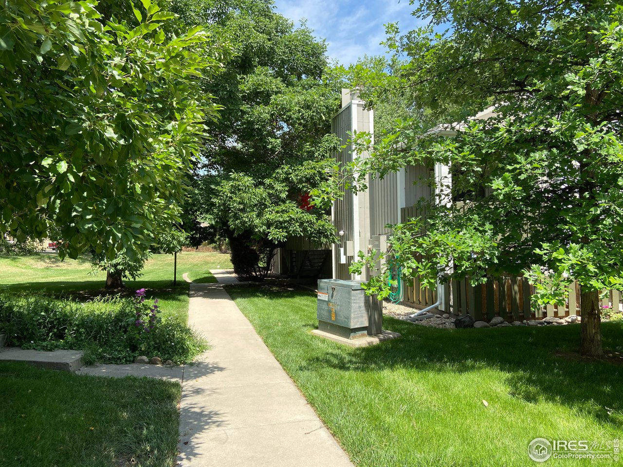 8060 Niwot Road, Unit 12E Niwot, CO 80503 - Photo 23 of 36 a view of a garden with a bench