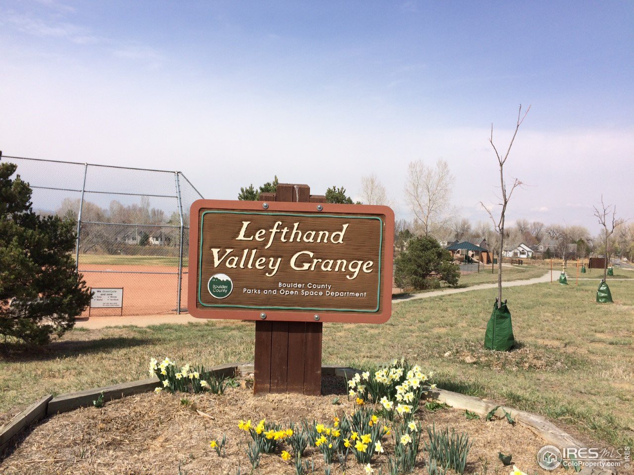 8060 Niwot Road, Unit 12E Niwot, CO 80503 - Photo 32 of 36 a sign on the side of a road