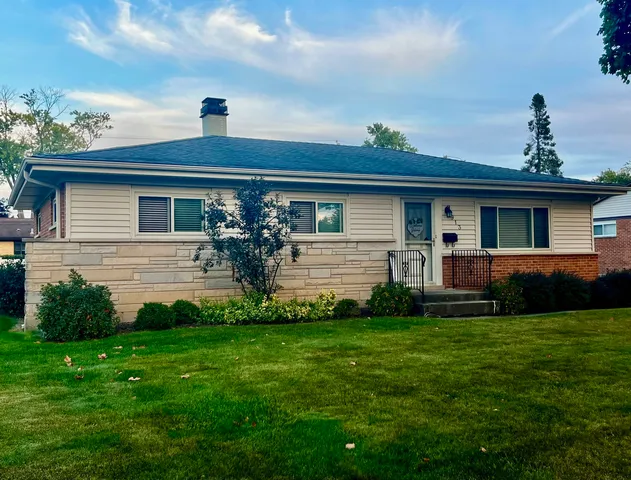 $420,000 | 913 Ingram Place, Des Plaines, IL 60016