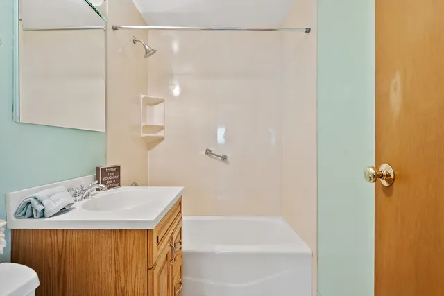 $420,000 | 913 Ingram Place, Des Plaines, IL 60016