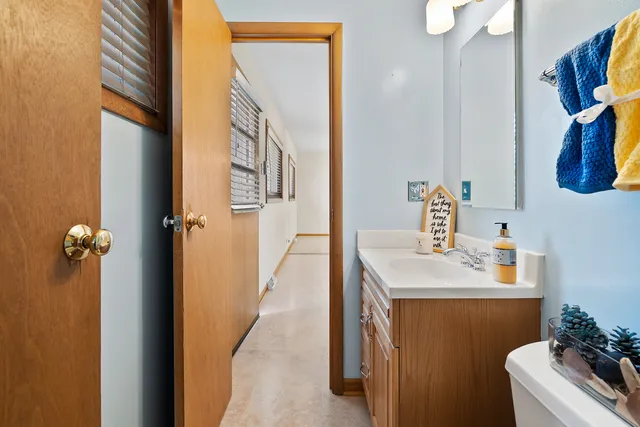 $420,000 | 913 Ingram Place, Des Plaines, IL 60016