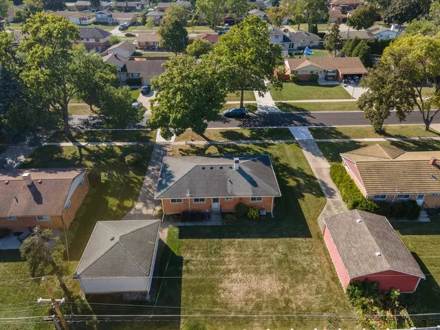 $420,000 | 913 Ingram Place, Des Plaines, IL 60016